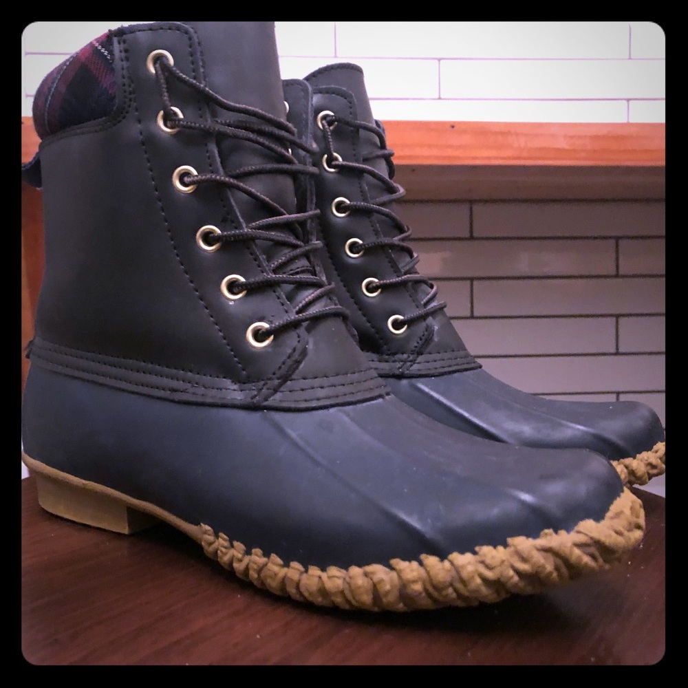 Rubber and Plaid Mid-Rise Duck Boots